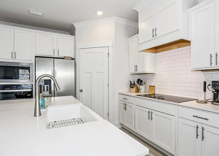 Holiday home 1370 W Government St *