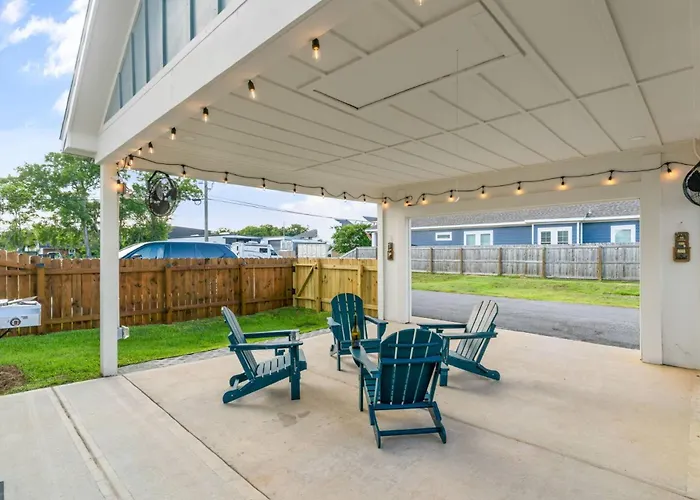 1370 W Government St Holiday home *