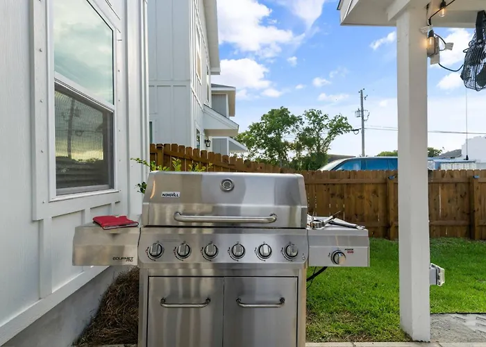 1370 W Government St Holiday home *