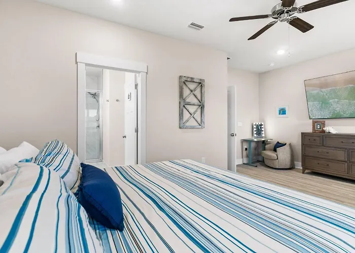 1370 W Government St Holiday home