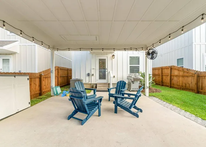 Holiday home 1370 W Government St *