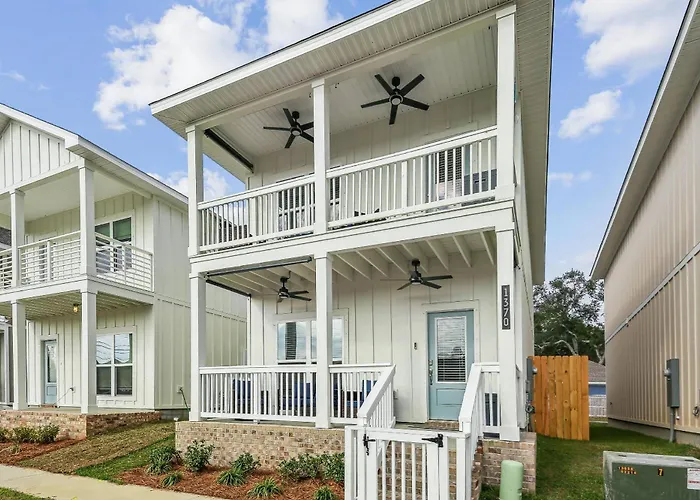 1370 W Government St Holiday home *